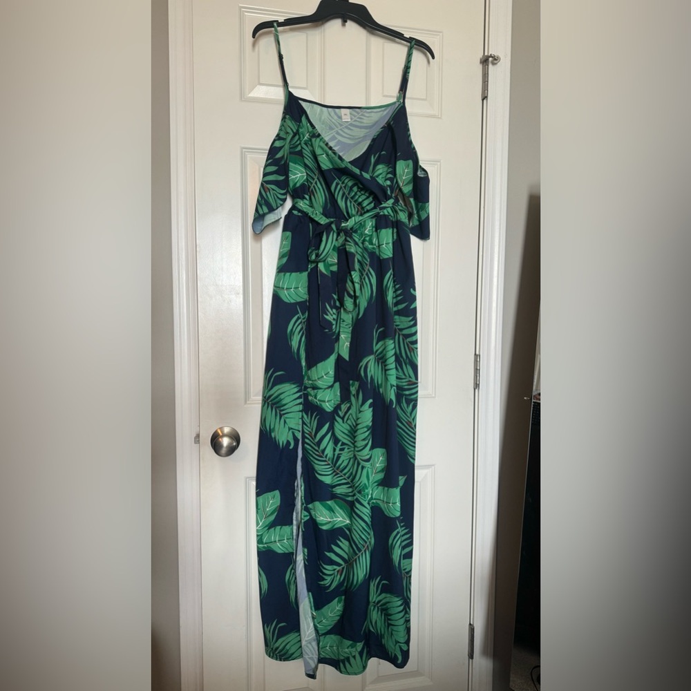 Women’s Maxi Dress- summer, vacation. NEW NEVER worn